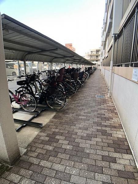 整理された駐輪場で自転車の出し入れもらくらく！