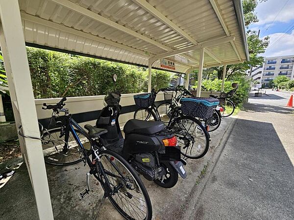 大切なバイクもゆったりと置くことができます！
