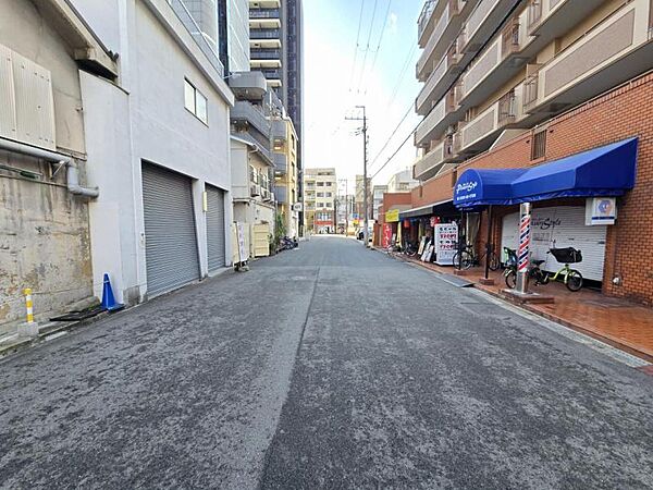 車通りの少ない前面道路でお子様にも安心。