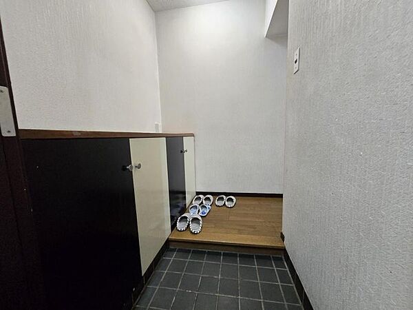 シンプルな玄関廻りはお好みでアレンジできますね
