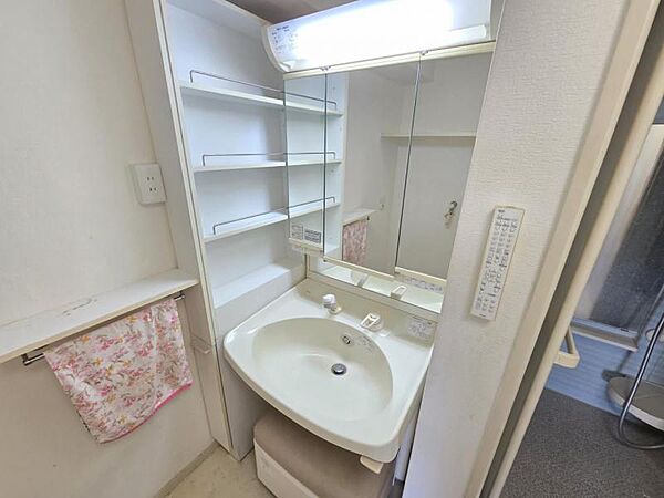 サイド収納がある洗面台は使い勝手が良いですよね！