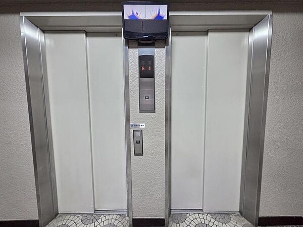 エレベーターは2基ありますので朝の忙しい時間帯もスムーズです。