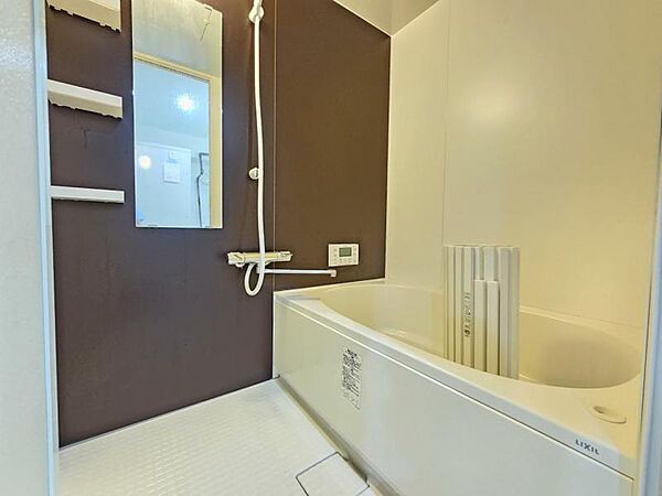お手入れの楽なシステムバスで一日の疲れを癒して下さい！