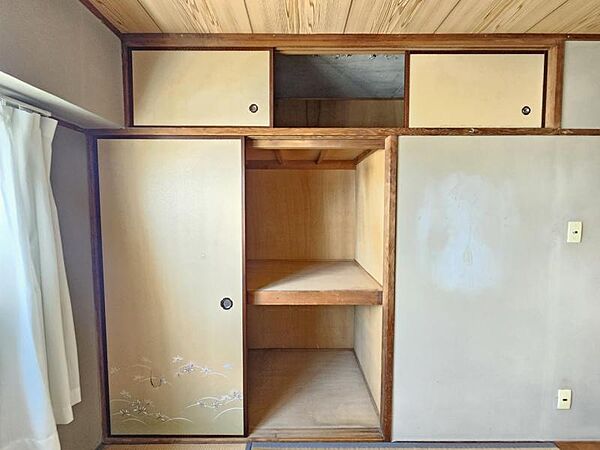 和室6帖：収納たっぷりでお部屋がどんどん片付きますね！