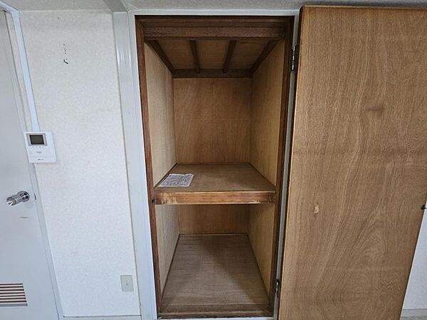 リビングには使い勝手の良い収納を設けております!!