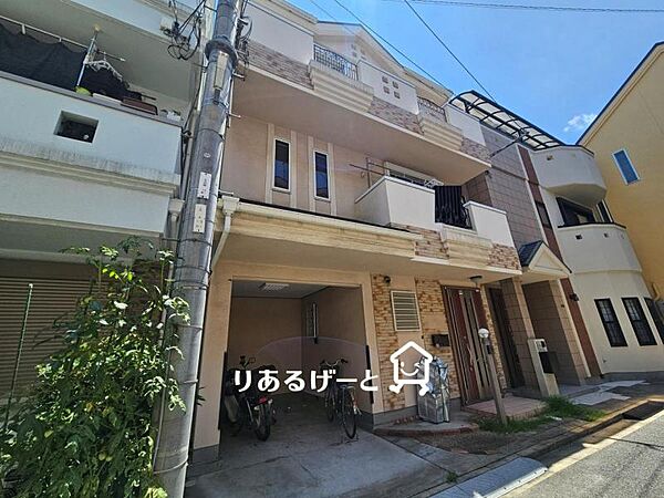 優しい色合いで落ち着きのある外観です