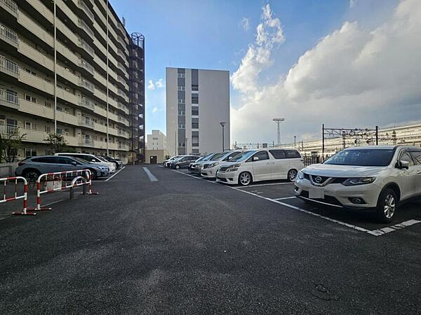 ゆったりとした敷地内駐車場で駐車もらくらく！