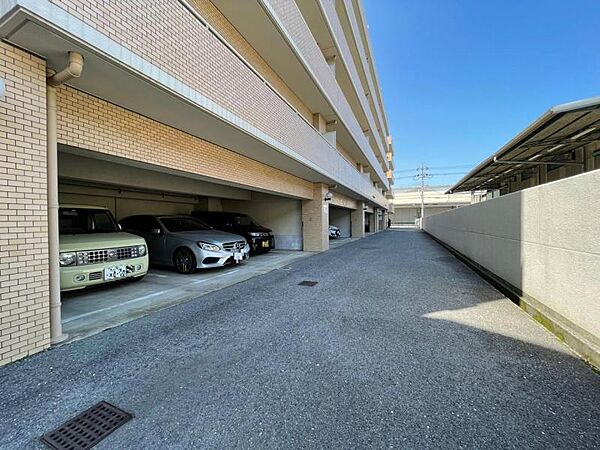 ゆったりとした敷地内駐車場で駐車もらくらく！