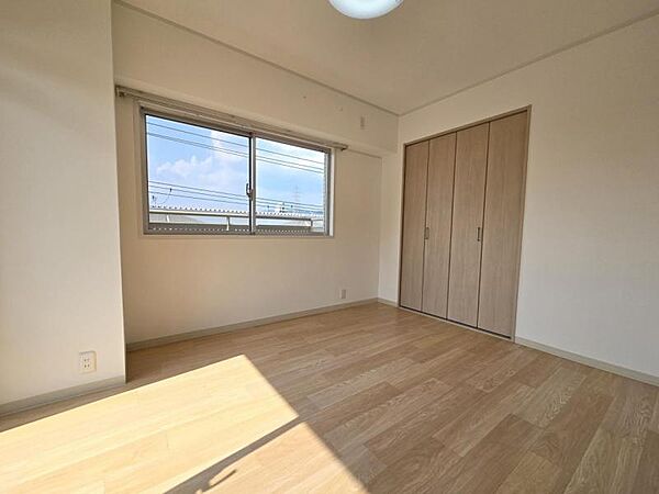 洋室6帖：引き戸を開放してお部屋をつなげたレイアウトも可能！