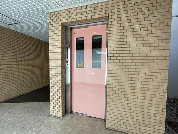 エレベータ―完備！お荷物が多い時にも便利です！