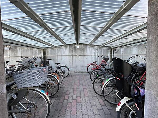 整理された駐輪場で自転車の出し入れもらくらく！
