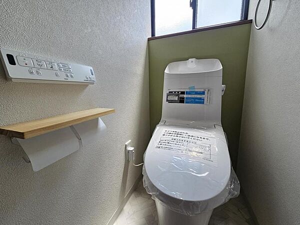 新しいトイレは清潔感があって気持ちいいですね