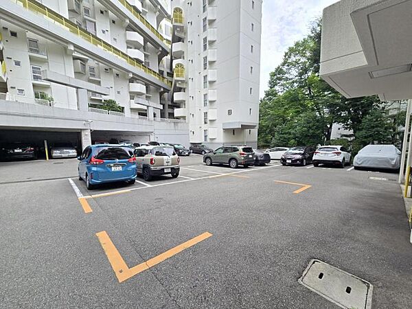 ゆったりとした敷地内駐車場で駐車もらくらく！