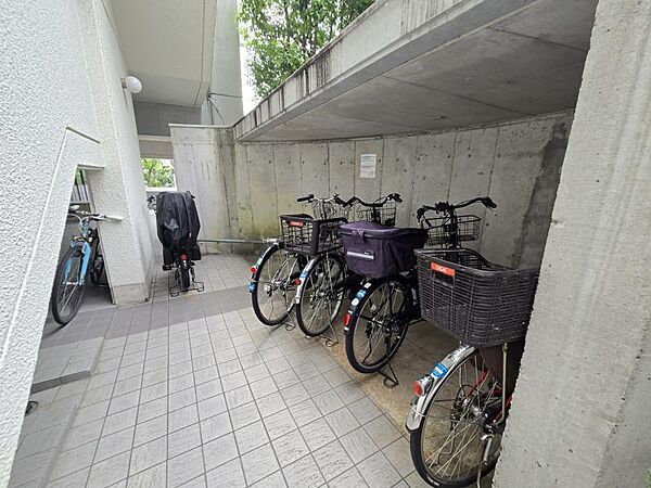 整理された駐輪場で自転車の出し入れもらくらく！