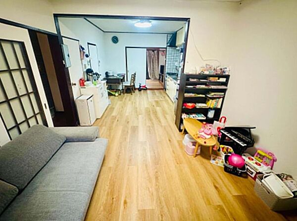 お掃除がしやすく、清潔さを保ちやすいフローリング仕上げの内装！
