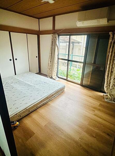 大きな押入で寝具類もすっきり☆