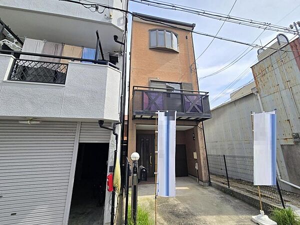 明るい外観！洗濯物もよく乾きそうですね！