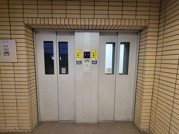 エレベーターは2基あるので朝の混み合う時間でもスムーズ！