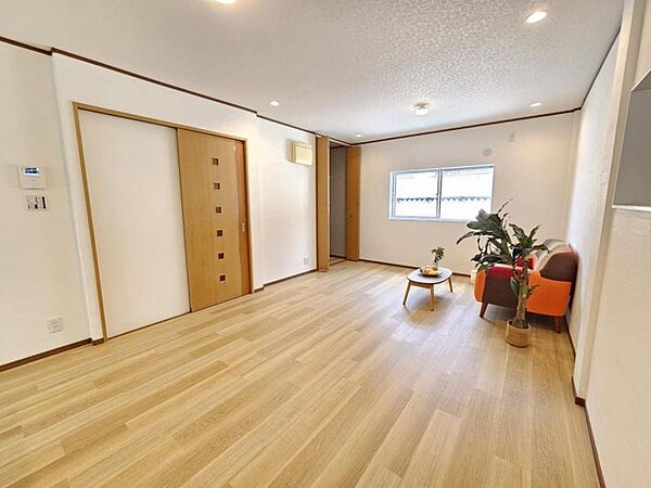ＬＤＫ16．5帖：清潔感があり、明るく落ち着いた雰囲気の室内空間！