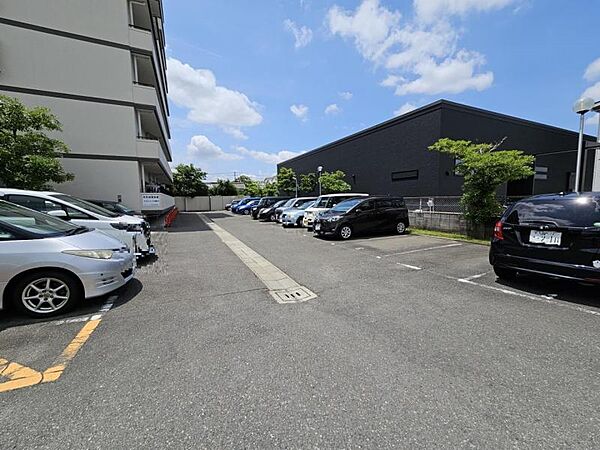 ゆったりとした敷地内駐車場で駐車もらくらく！