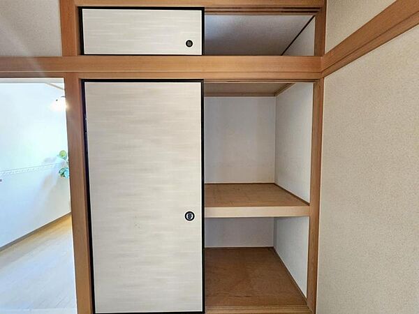 和室6帖：大きな押入で寝具類もすっきり☆