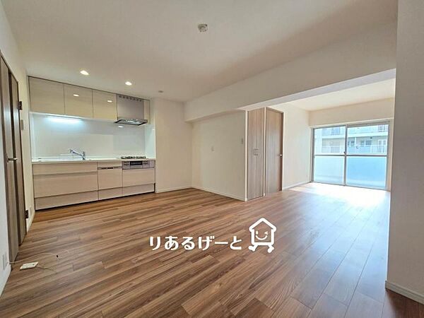 ＬＤＫ：清潔感があり、明るく落ち着いた雰囲気の室内空間！