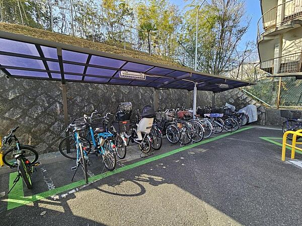 整理された駐輪場で自転車の出し入れもらくらく！