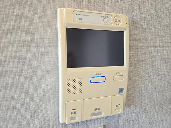 モニター付きインターホンはお子様のお留守番にも安心の設備です。