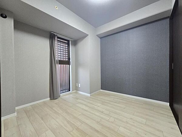 洋室4．6帖：コンパクトなお部屋ですが収納を設けており広くお使い頂けます！