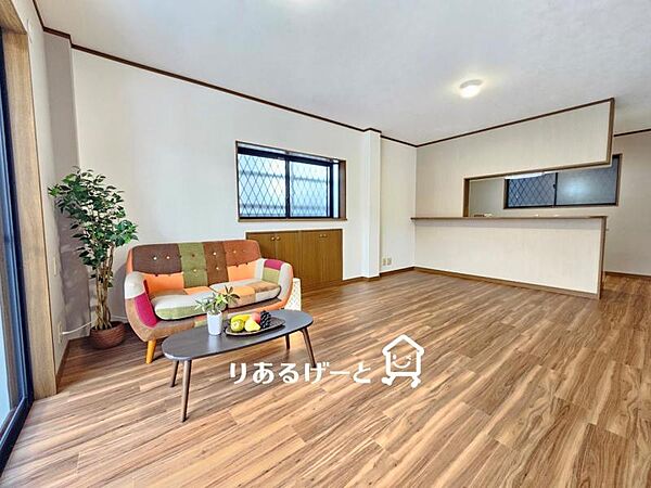 ＬＤＫ16帖：心地よい空間は安定感と安心感を与え、家族の絆を深める場所となります。