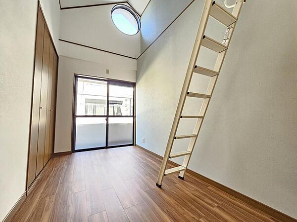 洋室5帖：ベッドやデスクなど、お好きなインテリアを揃え、お好みのお部屋づくりをお楽しみください！