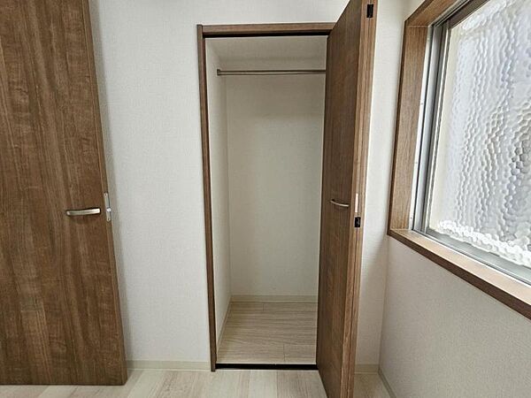 洋室5帖：全居室に収納が備え付けられています。