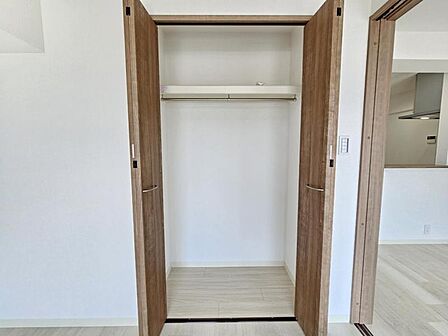 洋室4.5帖:クローゼットに大切なお洋服もたっぷり収納♪