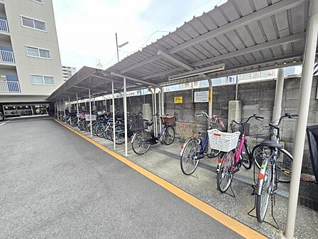 整理された駐輪場で自転車の出し入れもらくらく!