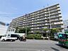 外観：共有部分が広々としてゆとりがあり雰囲気が良いですね