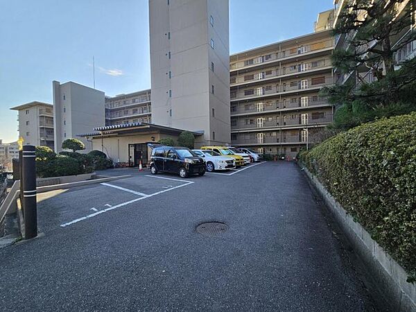 ゆったりとした敷地内駐車場で駐車もらくらく！
