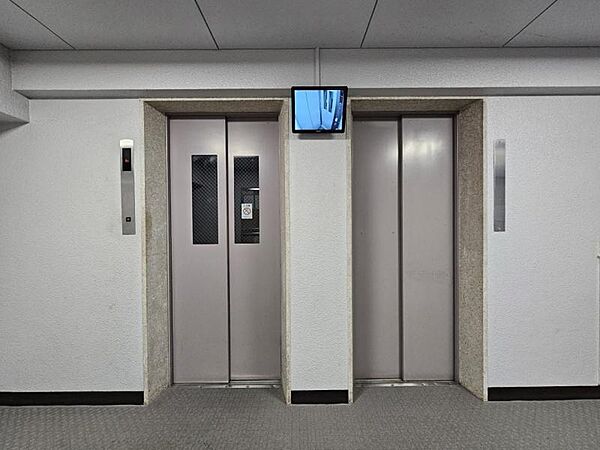 エレベーターは2基ありますので朝の忙しい時間帯もスムーズです。