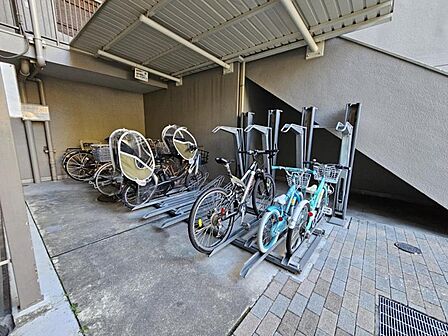 整理された駐輪場で自転車の出し入れもらくらく!