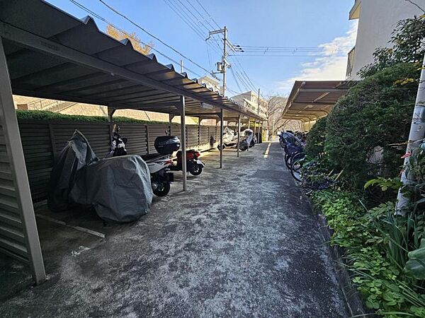 バイク置き場も完備です！！