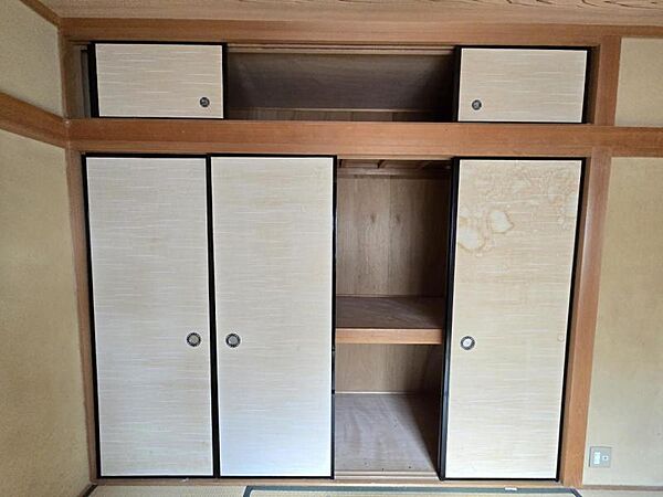 和室6帖：大きな押入で寝具類もすっきり☆