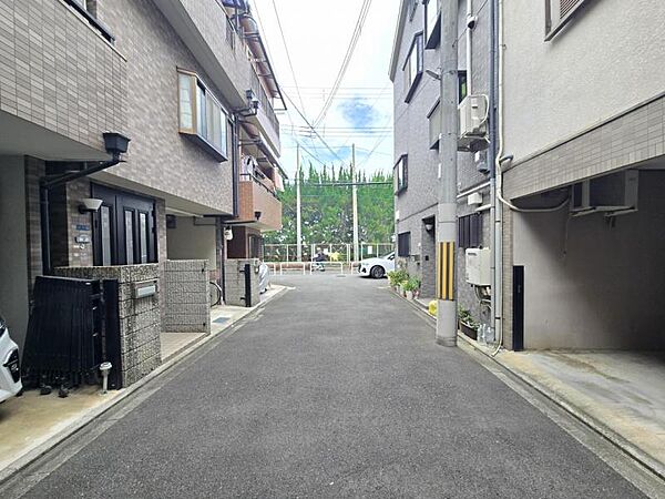 交通量の少ない前面道路で安心ですね☆
