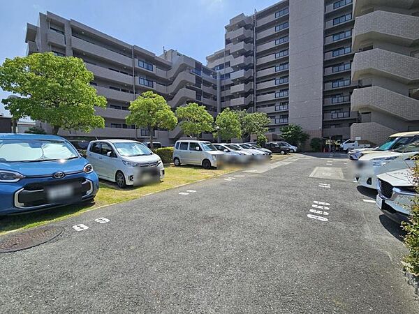 ゆったりとした敷地内駐車場で駐車もらくらく！