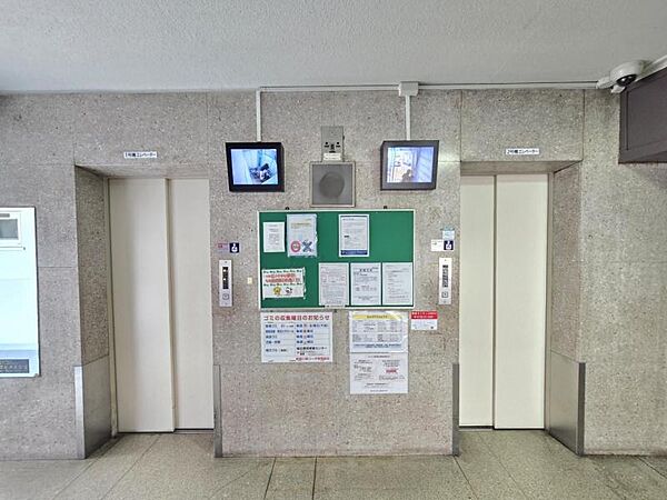 エレベーターは2基ありますので朝の忙しい時間帯もスムーズです。