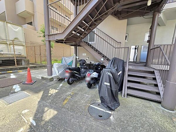 バイク置き場も確保されています☆