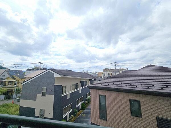 戸建が並ぶ街並みなので開放感がありますね！