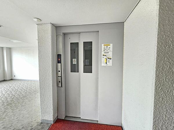 エレベータ―完備！お荷物が多い時にも便利です！