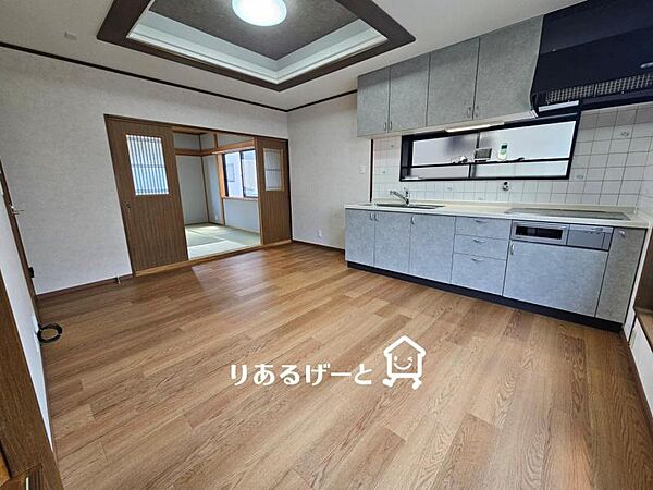 ＬＤＫ10帖：採光や風通しが確保しやすく、家族のプライバシーも守れるなどメリットの多い2階リビングのお家！
