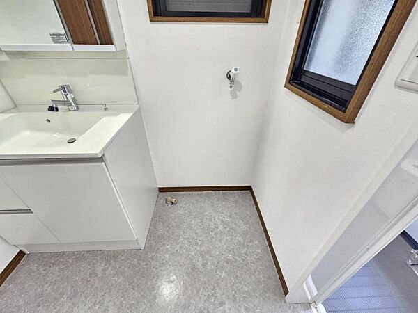 広めの洗面室！もちろん室内に洗濯機置き場がありますよ！