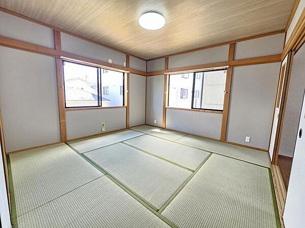 和室8帖：広めの和室は多用途に使えそうです！