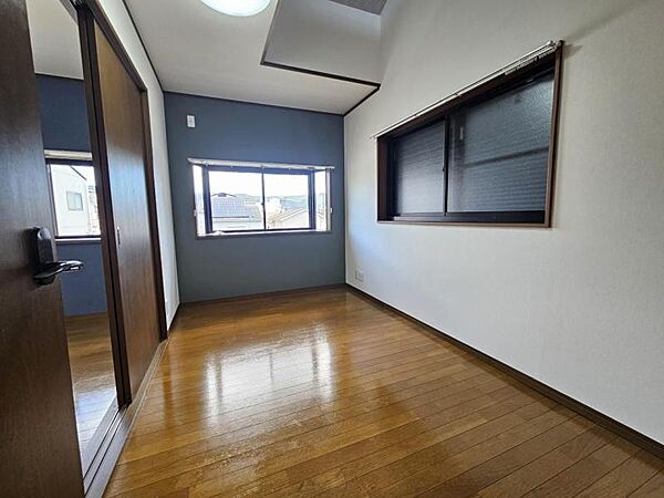 洋室5帖：お子様の成長に合わせて、二部屋に分けても使えます！